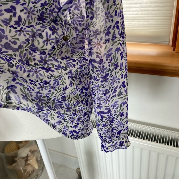 Beautiful breezy and flowy blouse size small - Picture 5 of 11